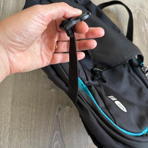 Sierra Designs Hiking Day Pack with 2 Liter Hydration Pouch - Picture 8 of 16